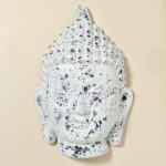 Stort buddhahuvud i magnesia för vägg, 63 cm. Dekorativ väggdekoration som skapar en harmonisk, rofylld och bohemisk känsla i hemmet.