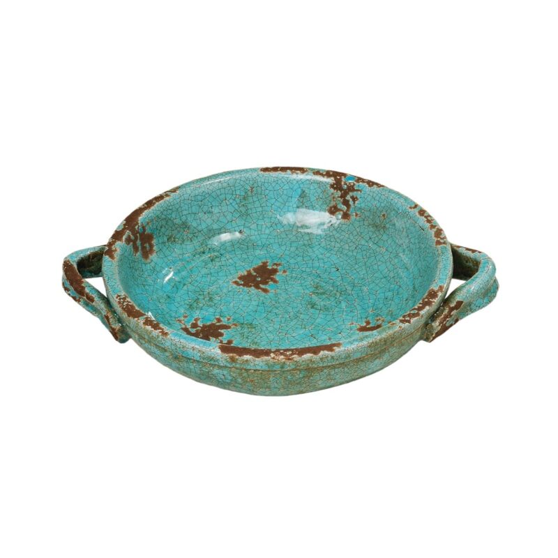 Rustikt fat med hänklar i celadonfärgad keramik. Mått: 37x29x8 cm (lxbxh).