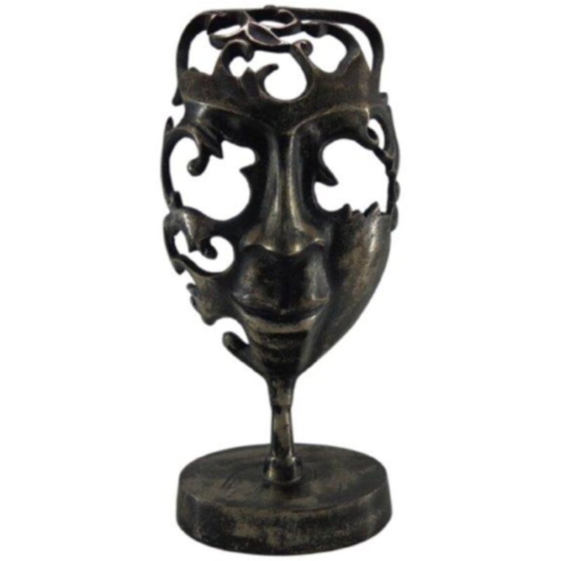89704-SA En iögonfallande skulptur i metall med fantasifullt ansikte och antik silverfinish. En konstnärlig inredningsdetalj som skapar karaktär och nyfikenhet i både moderna och klassiska miljöer. Mått 37,5x17,5x11 cm (hxbxd).