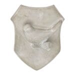 Väggdekoration i betong formad som en sköld med fågel i relief. En lugn och dekorativ detalj för väggen. Mått 18x13x6 cm.
