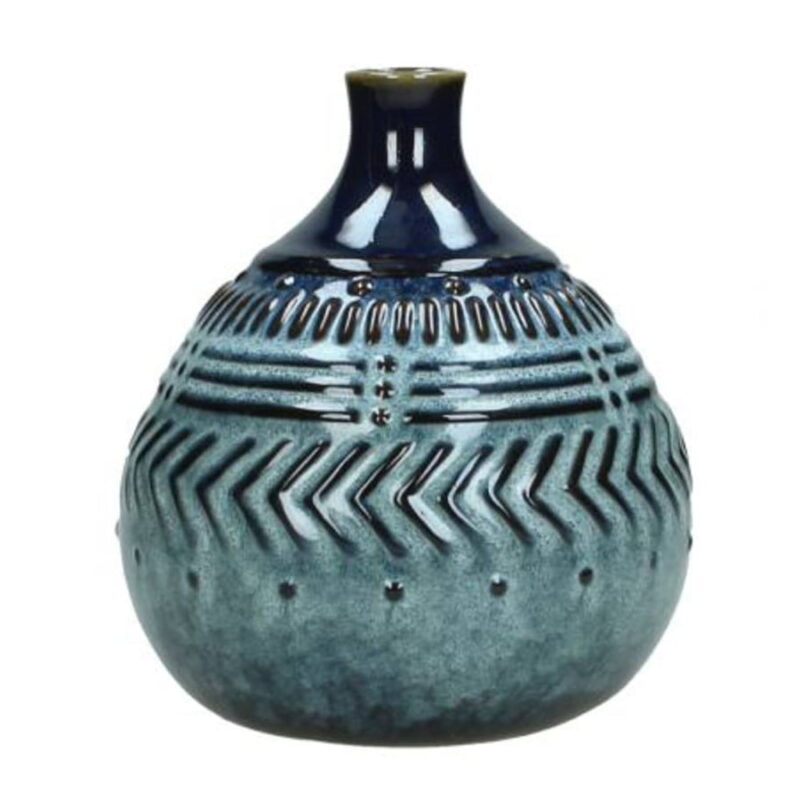 Blå vas i keramik med dekor i relief. Diameter 15 cm, höjd 17 cm.