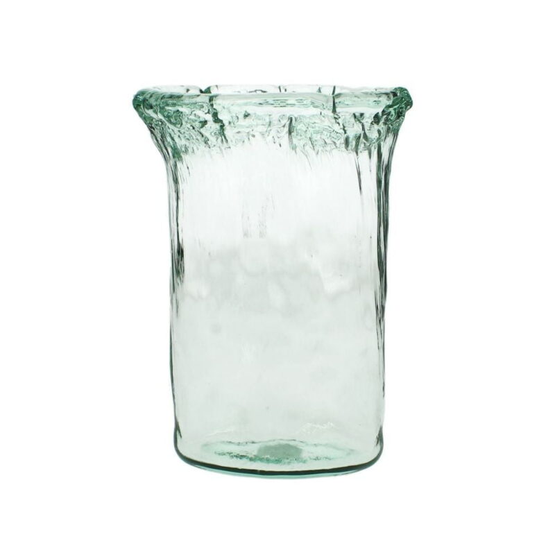 Vas i återvunnet glas som går i en grön nyans. Mått 17,5x10x25 cm.