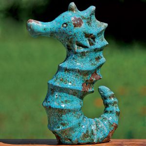 Dekorativ sjöhäst i celadongrön keramik. Höjd 35 cm.