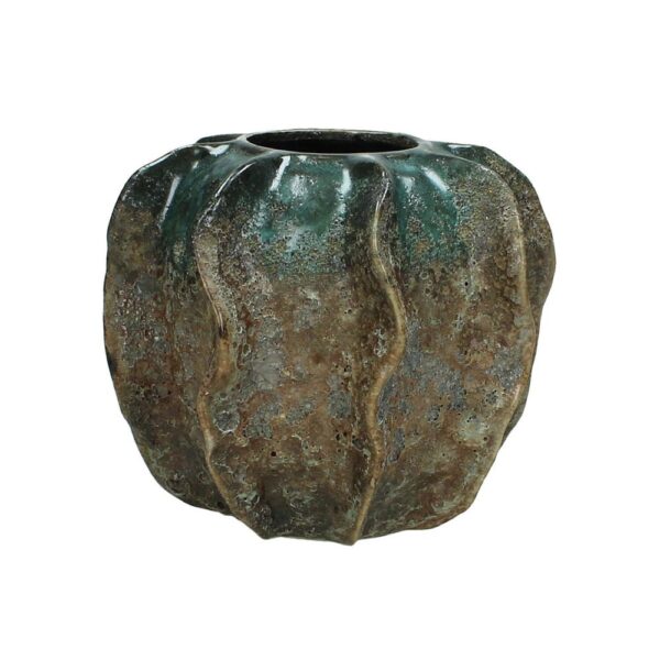 Vas i blått stengods. Mått 16,5x15,5x14 cm.