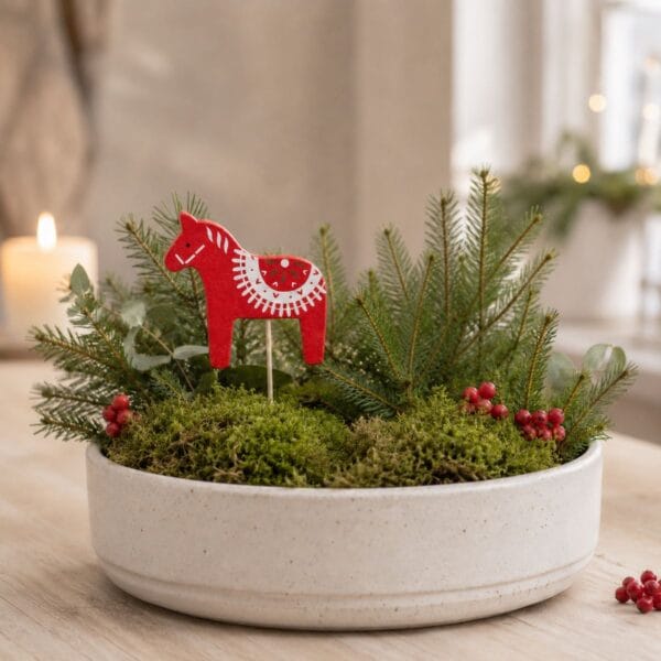 Dessa charmiga blompinnar erbjuder ett enkelt sätt att skapa rätt stämning i ditt hem. Perfekt i en kruka med t ex en gröna växter eller en julstjärna.