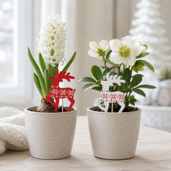 Blompinnar i form av renar erbjuder ett enkelt sätt att skapa julstämning i ditt hem. Perfekt i en kruka med t ex en murgröna eller en julstjärna.