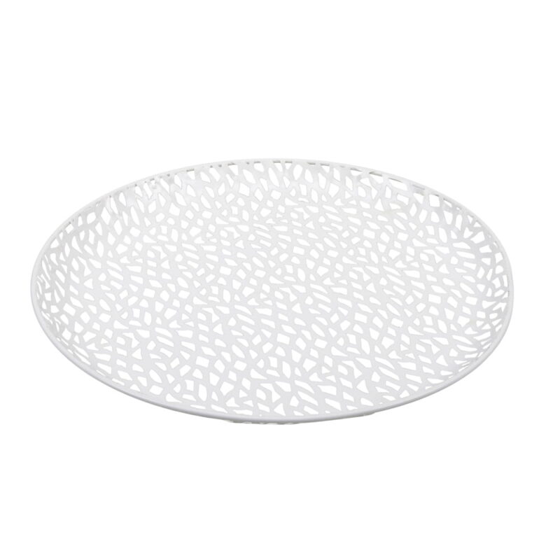 Fruktfat i vitlackerad metall med genombrutet mönster som ger ett luftigt uttryck. Diameter 35 cm. Passar perfekt på köksbordet för frukt eller dekoration.