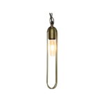 Slank taklampa pendel i matt mässingsfärgad metall. 41,5 cm hög, perfekt över sängbord, köksö eller i fönster. Stilren design.