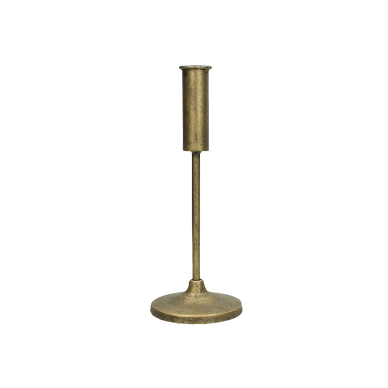 Stilfull ljusstake i metall med en mycket vacker guldig kulör med antik finish för att förstärka den rustika och klassiska stilen. Höjd 24 cm, diameter fot 9 cm.