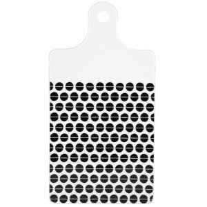 Trevlig ostbricka i vitt porslin med svarta prickar.  18 x 35 x 1 cm. Tål maskindisk.