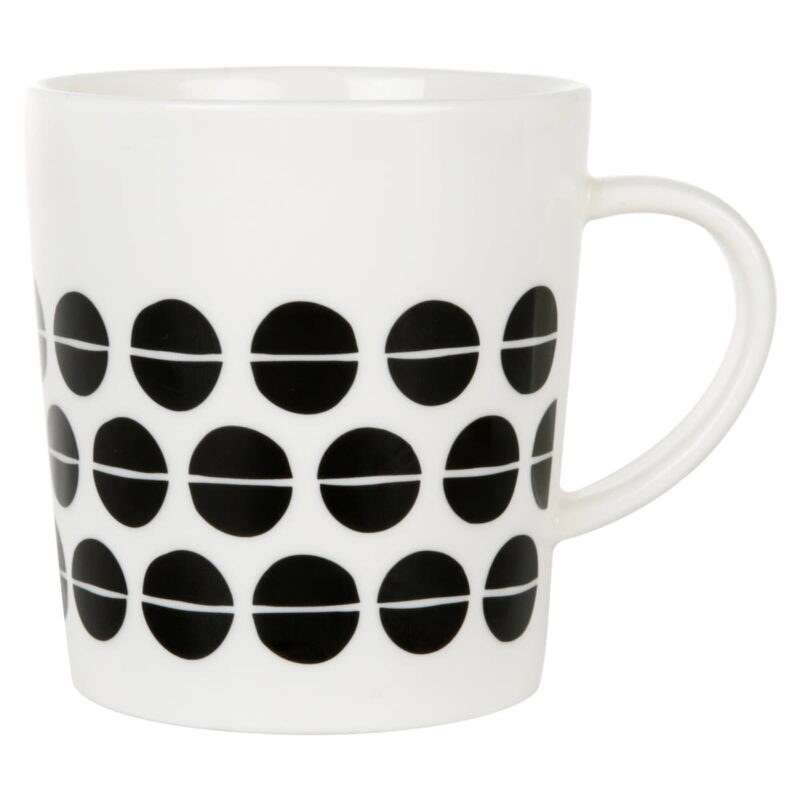 Mugg i vitt porslin med svarta prickar, rymmer 300 ml. Mått 11 x 9 x 8 cm. Tål maskindisk.