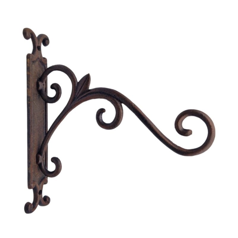Ampelkrok i gjutjärn för fasad, altan och trädgård. Passar för blomsterkorg eller lykta. Stabil och dekorativ upphängning för utomhusbruk. Mått 29,5×31 cm.