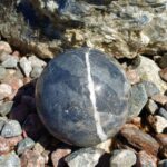 Klot i marmor för dekoration både inomhus och utomhus. En enkel och effektfull dekoration som låter materialet tala för sig själv.