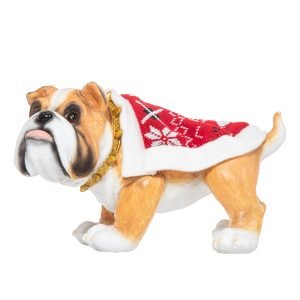 Juldekoration i form av en bulldog med julattribut. Tillverkad i polyresin. Mått 23x15x14 cm (lxhxd).