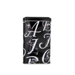 Fyrkantig burk i plåt med muminmotiv. Handdisk rekommenderas. Mått 9x9x16 cm (lxbxh).