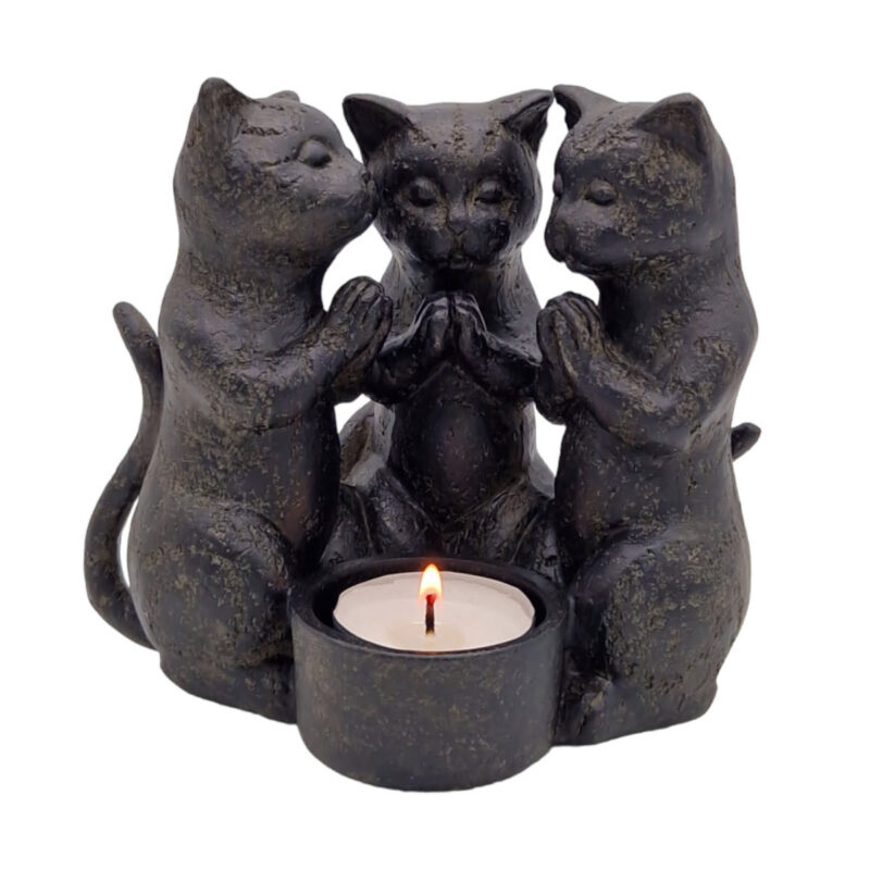 Söt ljuslykta med dekor av katter, tillverkad i polyresin. Mått 13x10x12 cm (bxdxh).