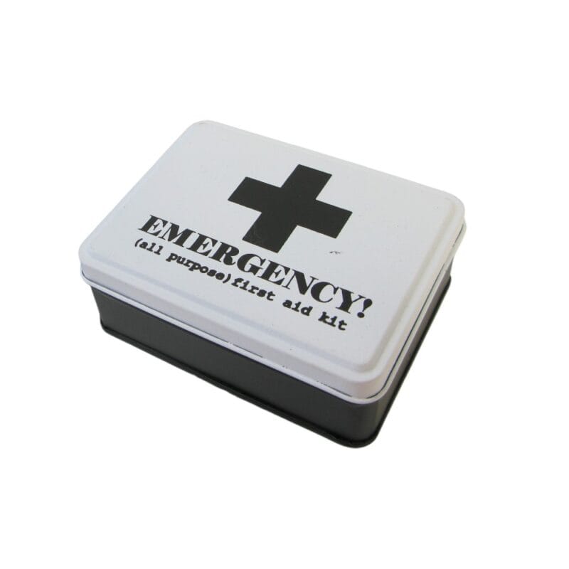 Liten ask i plåt med avtagbart lock. Mått 10x8x3,5 cm (lxbxh).