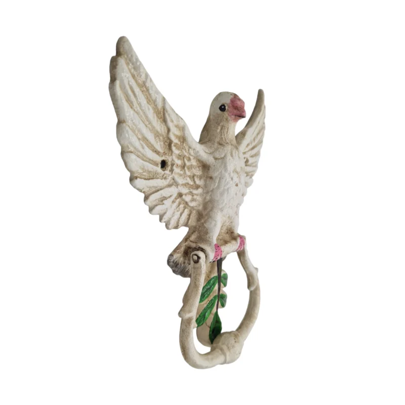 Dörrkläpp i bemålat gjutjärn i form av en duva. Mått 22x17x3,5 cm (hxbxd).