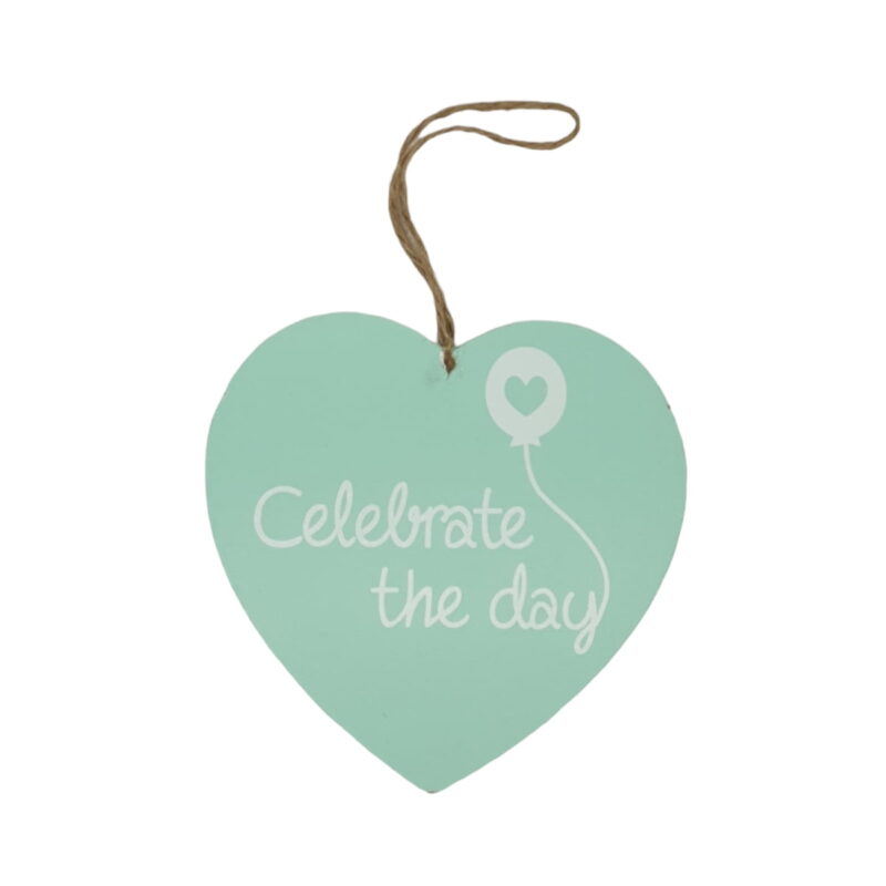 Mintgrönt trähjärta med fint budskap. Mått 15,5x15,5x1 cm (hxbxd).