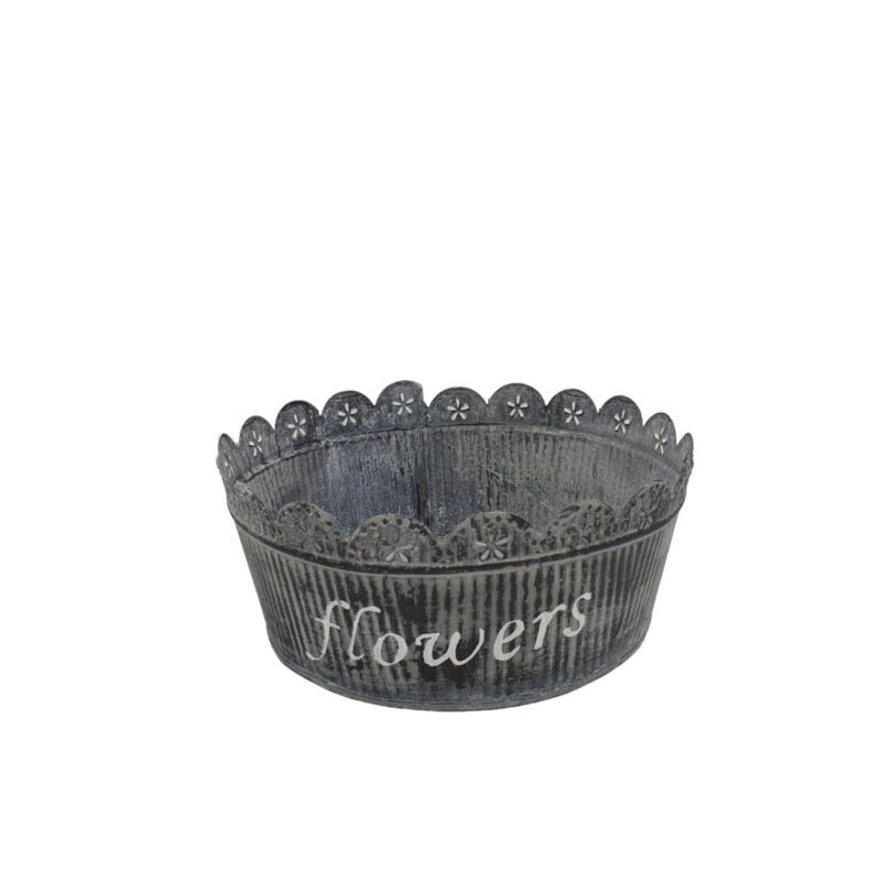 Blomkruka i metall. Mått: 9x22 cm (hxdia).