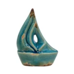 Segelbåt i celadonfärgad keramik med krackelering. Maritim dekoration i blågröna toner, fin i fönster eller på hylla. Mått 16 cm hög.