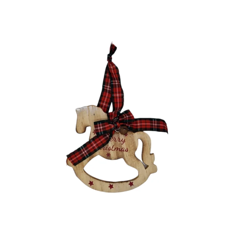 Hängdekoration i trä, gunghäst med textilband. Mått: 11,5x11x1 cm (hxbxd).