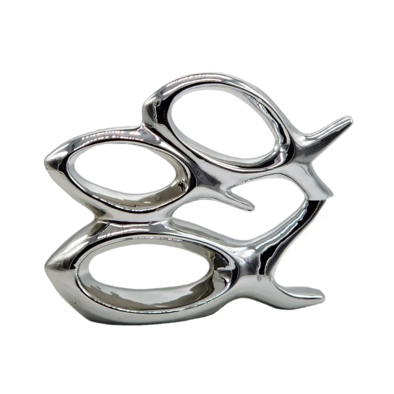 Snygga keramikfiskar i silverfärg. Mått: 19x5x14 cm (bxdxh).