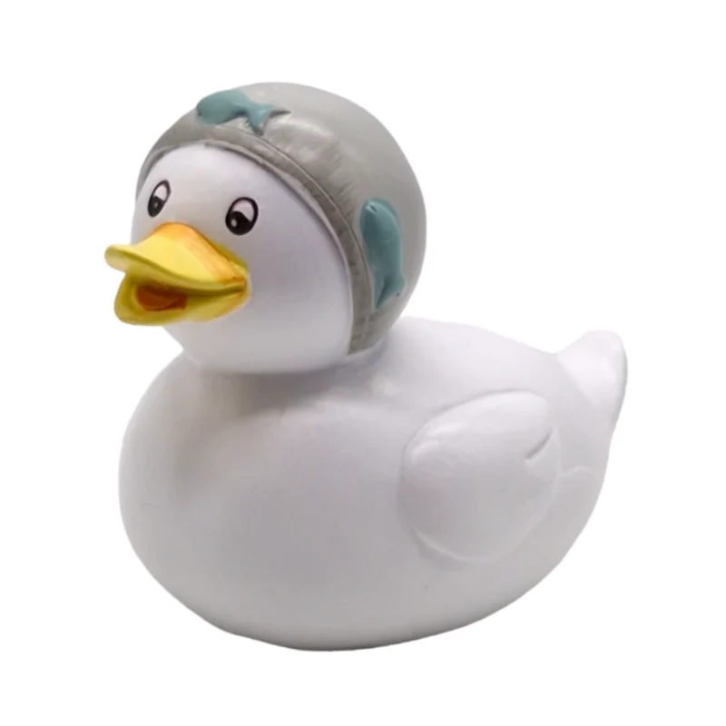 2854500-1 Charmiga badanka i polyresin med retroinspirerad badmössa med fiskar på. Perfekt som dekoration i badrumsfönstret eller på en hylla.