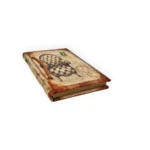 Anteckningsbok med hårt omslag och en läderrem (går att knyta upp) som håller i pappret. Mått 10x15 cm.