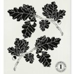 Miljövänlig disktrasa från Anneko Design Sweden, designad av Klara Coutts och tillverkad i Sverige. Tål att tvättas både i diskmaskin och tvättmaskin. Mått 17×20 cm.