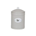 Teburk i plåt i en behagligt beige nyans som blir en fin förvaring för ditt lösviktste. Plåtburken är handgjord och olikheter kan förekomma. Höjd 15 cm.