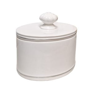 Oval vit porslinsask med silverdekor. Perfekt för lite fingodis. Mått: 15,5x11,5x14 cm (lxbxh).