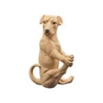 Dekorativ stretchande hund i polyresin. Mått 22x11x8 cm. (HxBxD).