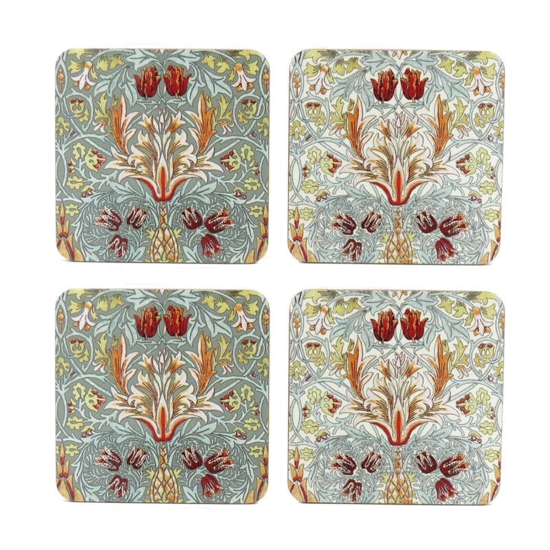 Coasters med fint William Morrismönster i olika färgställningar. Undersidan är korkbelagd. Mått ca 10x10 cm.