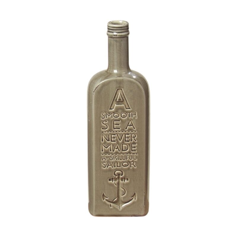 En charmig keramikvas med talande budskap. Passar perfekt med en enkel blomma, torkad kvist eller bara som en dekorativ detalj på hyllan. En fin present till någon som älskar hemtrevlig inredning med känsla. Mått: 12x7x25,5 cm (bxdxh).