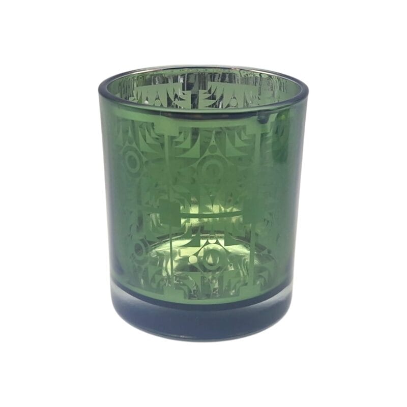 Ljuslykta i glas i skön mörk grön färg, höjd 8 cm, diameter 7 cm.