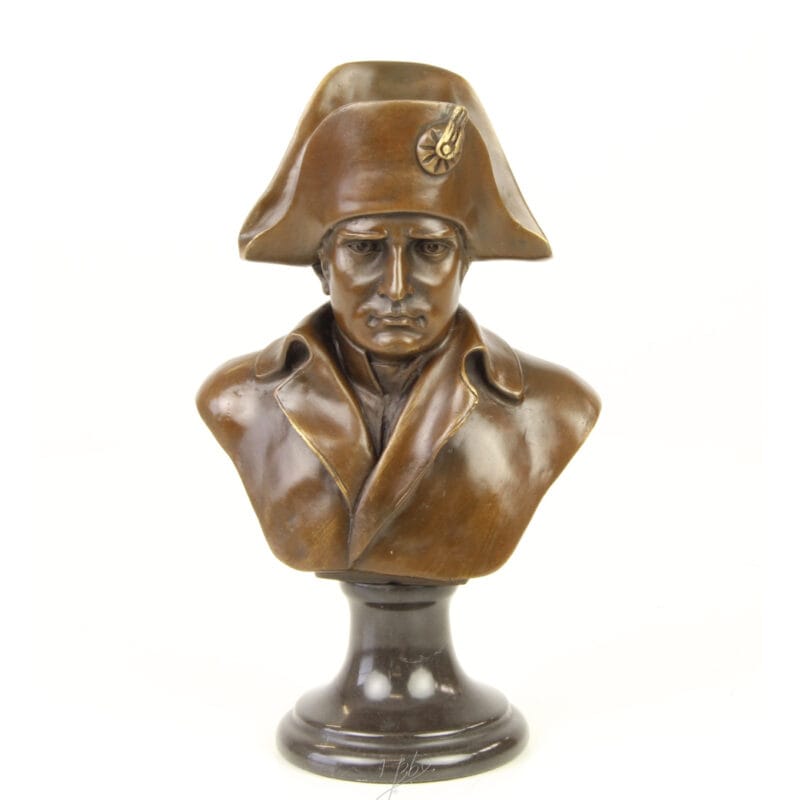 Dekorativ byst i brons 25 cm med motiv av Napoleon, utformad med klassiska detaljer som ger ett uttryck med tydlig historisk karaktär.