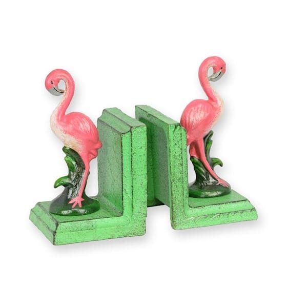 Bokstöd flamingo i gjutjärn som säljs i par. Färgstark och stabil lösning som håller böcker på plats och livar upp rummet med lekfull design.