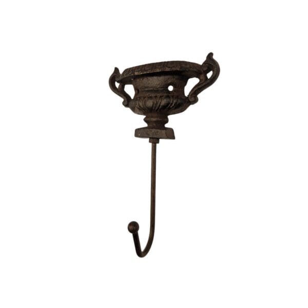 Dekorativ krok i mörkbrunt gjutjärn med klassisk herrgårdsurna och rustik känsla. Fin för handdukar, nycklar och mindre dekorationer. 15 cm hög.